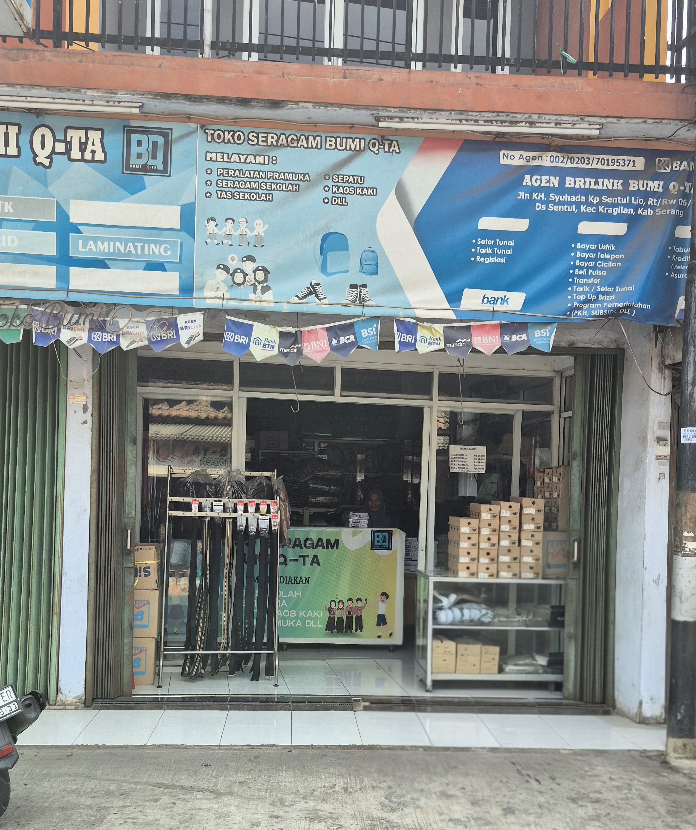 Halaman depan Toko Seragam